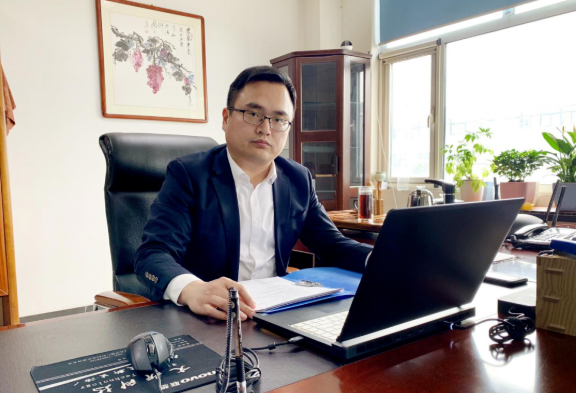 MG不朽情缘总经理殷其德 荣获枣庄市高新区“优秀企业家”称号